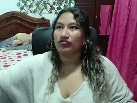 Snapshot of EmilyLove1014 chatting on 4, 1, 2025 EmilyLove1014 online show from 4, 1, 2025