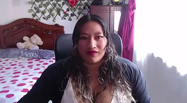 Snapshot of EmilyLove1014 chatting on 7, 1, 2025 EmilyLove1014 online show from 7, 1, 2025