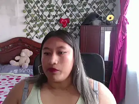 Snapshot of EmilyLove1014 chatting on 12, 1, 2025 EmilyLove1014 online show from 12, 1, 2025