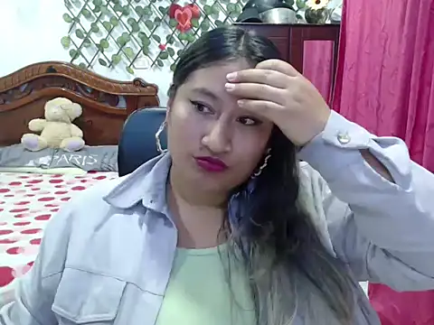 Snapshot of EmilyLove1014 chatting on 13, 1, 2025 EmilyLove1014 online show from 13, 1, 2025