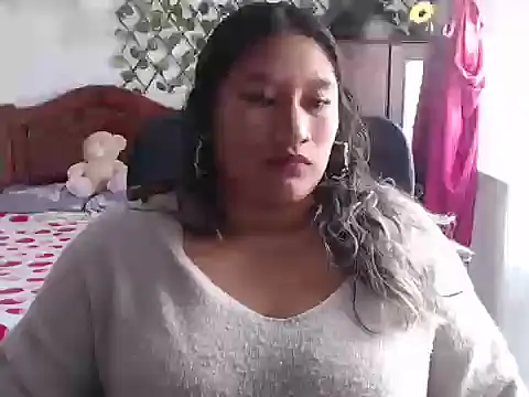 Snapshot of EmilyLove1014 chatting on 13, 1, 2025 EmilyLove1014 online show from 13, 1, 2025