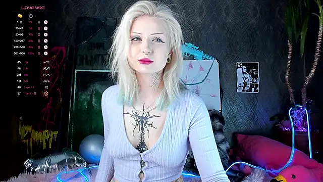 Snapshot of little_grinch666 chatting on 13, 2, 2025 little grinch666 online show from 13, 2, 2025