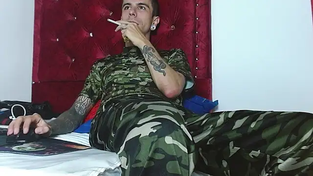 Snapshot of Aaron_BigDickxxx chatting on 3, 12, 2024 Aaron BigDickxxx online show from 3, 12, 2024