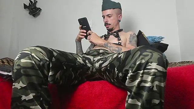 Aaron BigDickxxx online show from 11, 1, 2026