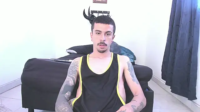 Snapshot of Aaron_BigDickxxx chatting on 24, 5, 2026 Aaron BigDickxxx online show from 24, 5, 2026