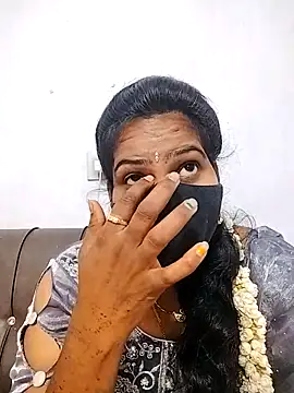 melina214 online show from 5, 3, 2026