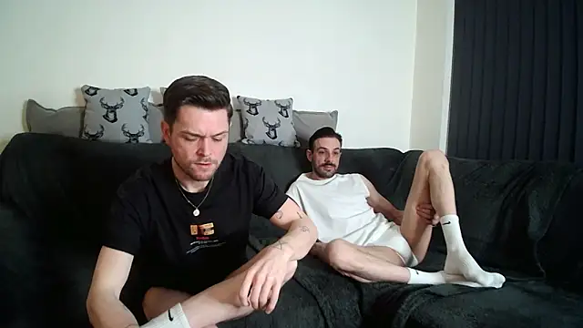 Snapshot of twotwinkhusbandss chatting on 27, 2, 2026 twotwinkhusbandss online show from 27, 2, 2026