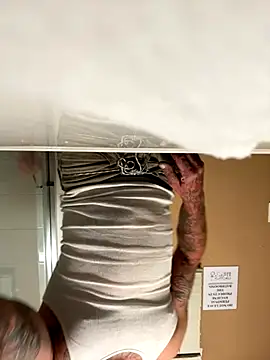 Crackkers online show from 2, 12, 2025