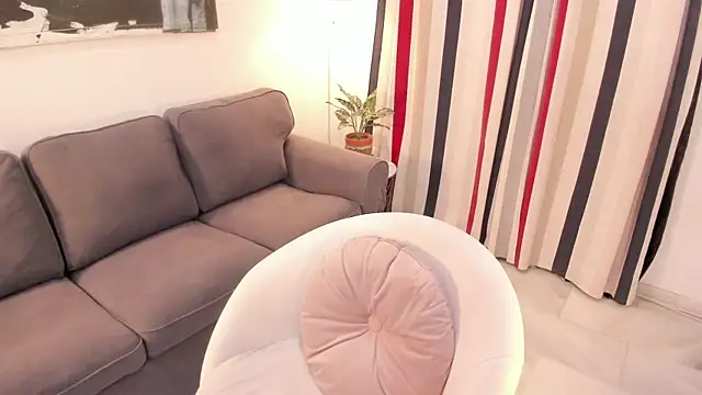 Snapshot of Raychell_Black chatting on 19, 10, 2025 Raychell Black online show from 19, 10, 2025