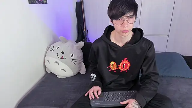 Aventure Twinks online show from 6, 2, 2025