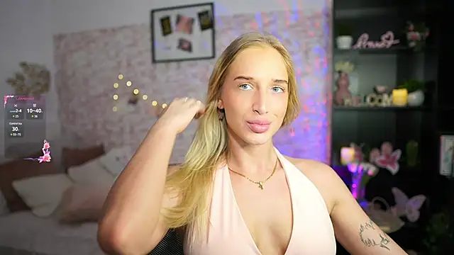 Snapshot of Nicolette__Shea_ chatting on 7, 3, 2025 Nicolette Shea online show from 7, 3, 2025