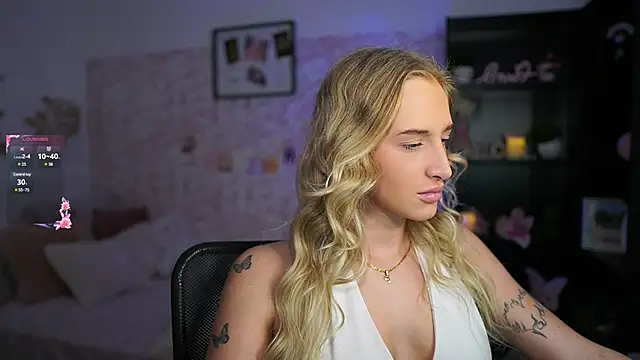 Snapshot of Nicolette__Shea_ chatting on 21, 3, 2025 Nicolette Shea online show from 21, 3, 2025