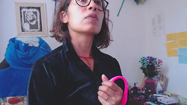 fantasty nylon online show from 17, 2, 2025