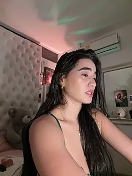 ZarahEvans online show from 18, 12, 2025