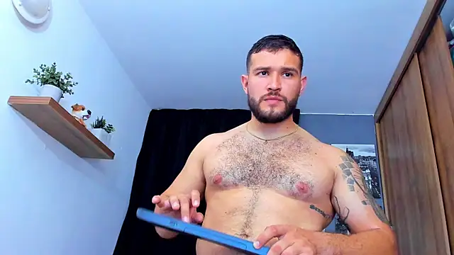 Snapshot of AndrewDiaz chatting on 27, 10, 2025 AndrewDiaz online show from 27, 10, 2025