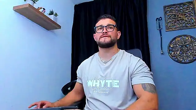 Snapshot of AndrewDiaz chatting on 2, 2, 2026 AndrewDiaz online show from 2, 2, 2026