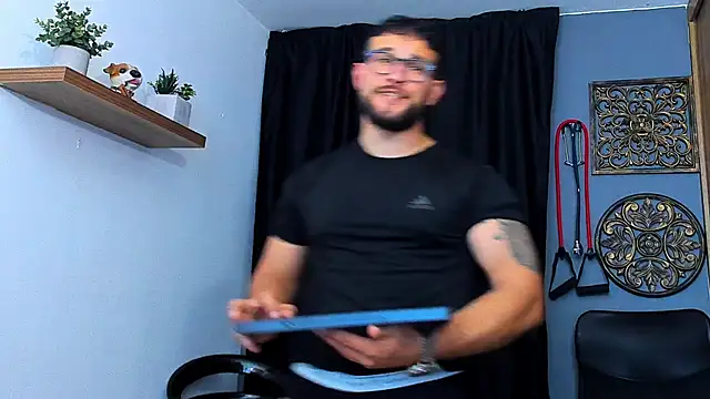 Snapshot of AndrewDiaz chatting on 11, 2, 2026 AndrewDiaz online show from 11, 2, 2026