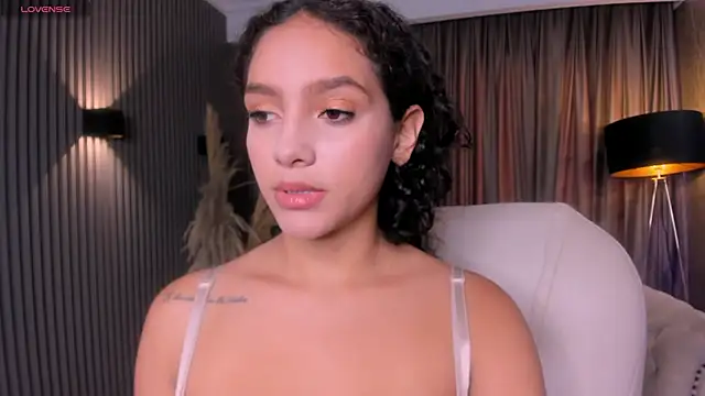 Snapshot of anahi_curlie1 chatting on 10, 5, 2026 anahi curlie1 online show from 10, 5, 2026