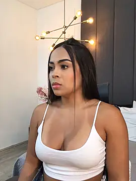 Snapshot of JuanaSimons chatting on 4, 1, 2025 JuanaSimons online show from 4, 1, 2025