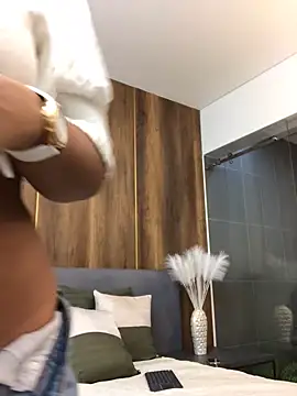 Snapshot of JuanaSimons chatting on 1, 2, 2025 JuanaSimons online show from 1, 2, 2025