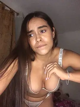 Snapshot of JuanaSimons chatting on 4, 10, 2025 JuanaSimons online show from 4, 10, 2025