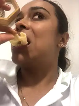 Snapshot of JuanaSimons chatting on 17, 10, 2025 JuanaSimons online show from 17, 10, 2025