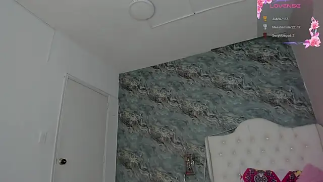 Snapshot of CAMILLEN_PETTID chatting on 8, 3, 2025 CAMILLEN PETTID online show from 8, 3, 2025