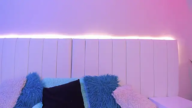 Snapshot of CAMILLEN_PETTID chatting on 16, 9, 2025 CAMILLEN PETTID online show from 16, 9, 2025