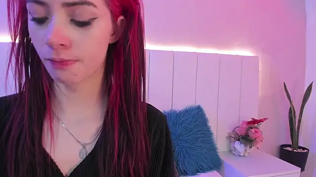 Snapshot of CAMILLEN_PETTID chatting on 18, 11, 2025 CAMILLEN PETTID online show from 18, 11, 2025