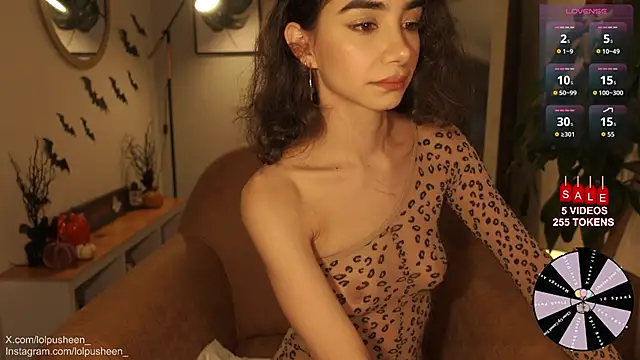 Snapshot of JulietteDee chatting on 13, 10, 2025 JulietteDee online show from 13, 10, 2025