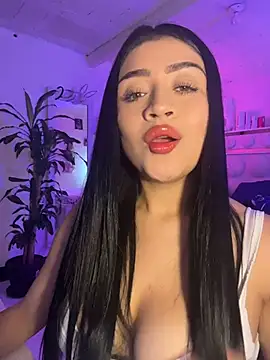 Snapshot of lucianaroy chatting on 2, 5, 2026 lucianaroy online show from 2, 5, 2026