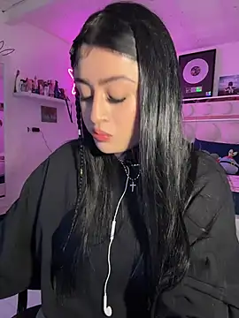 Snapshot of lucianaroy chatting on 13, 5, 2026 lucianaroy online show from 13, 5, 2026