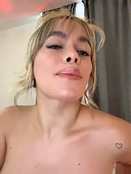 Snapshot of Alison_Diaz17 chatting on 8, 10, 2025 Alison Diaz17 online show from 8, 10, 2025