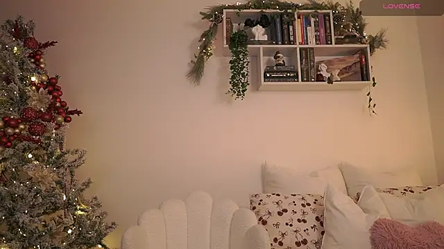 Snapshot of EmilyxRose_- chatting on 16, 12, 2024 EmilyxRose - online show from 16, 12, 2024