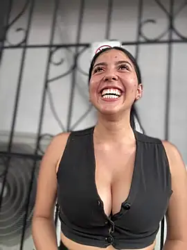 Snapshot of MarianaBenz chatting on 24, 1, 2025 MarianaBenz online show from 24, 1, 2025