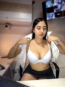 Snapshot of MarianaBenz chatting on 26, 6, 2026 MarianaBenz online show from 26, 6, 2026