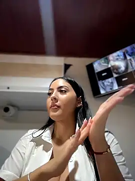 Snapshot of MarianaBenz chatting on 24, 7, 2026 MarianaBenz online show from 24, 7, 2026