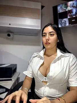 Snapshot of MarianaBenz chatting on 28, 7, 2026 MarianaBenz online show from 28, 7, 2026
