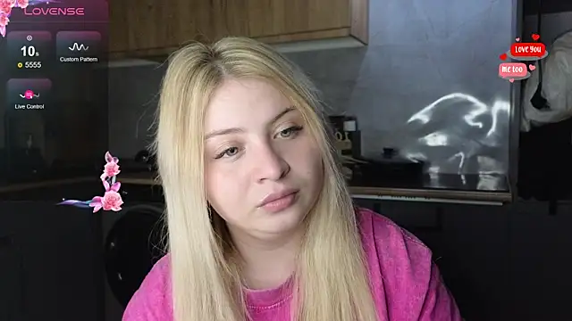 Snapshot of shy_blondiee chatting on 16, 4, 2026 shy blondiee online show from 16, 4, 2026