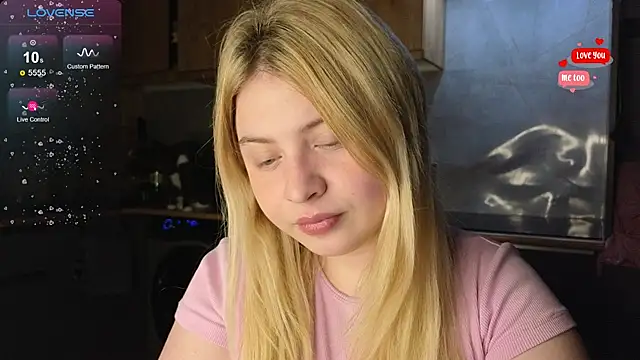 Snapshot of shy_blondiee chatting on 30, 4, 2026 shy blondiee online show from 30, 4, 2026