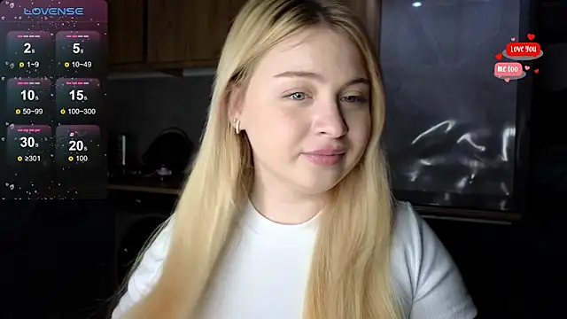 Snapshot of shy_blondiee chatting on 5, 5, 2026 shy blondiee online show from 5, 5, 2026