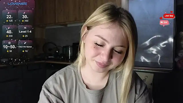 Snapshot of shy_blondiee chatting on 17, 5, 2026 shy blondiee online show from 17, 5, 2026