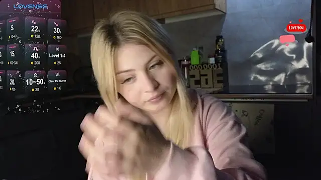 Snapshot of shy_blondiee chatting on 18, 5, 2026 shy blondiee online show from 18, 5, 2026