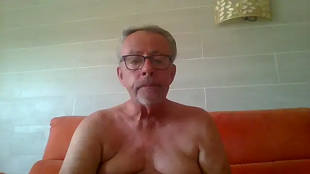 Snapshot of tuggy59 chatting on 5, 6, 2026 tuggy59 online show from 5, 6, 2026