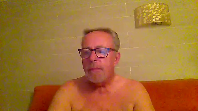 Snapshot of tuggy59 chatting on 9, 6, 2026 tuggy59 online show from 9, 6, 2026