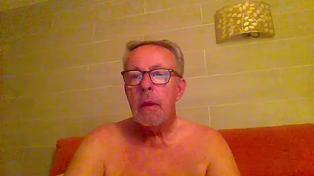 Snapshot of tuggy59 chatting on 11, 6, 2026 tuggy59 online show from 11, 6, 2026