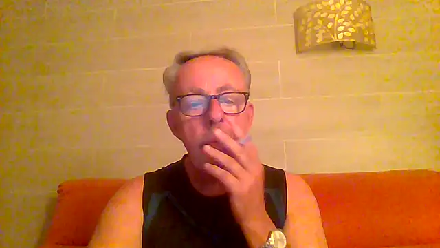 Snapshot of tuggy59 chatting on 4, 7, 2026 tuggy59 online show from 4, 7, 2026