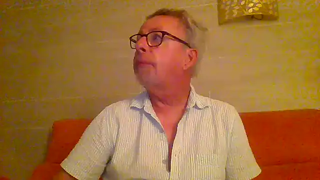 Snapshot of tuggy59 chatting on 5, 7, 2026 tuggy59 online show from 5, 7, 2026