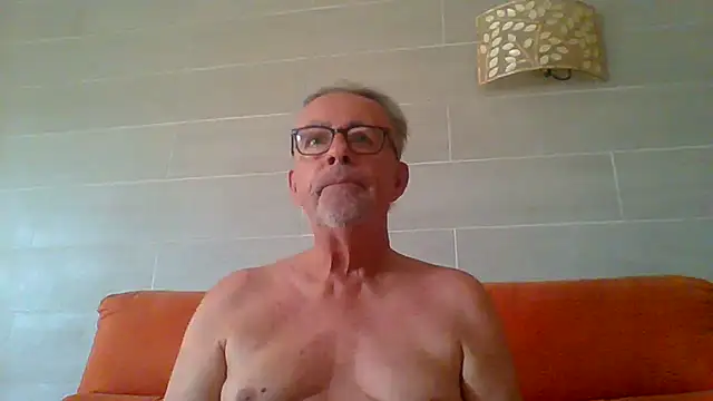 Snapshot of tuggy59 chatting on 7, 7, 2026 tuggy59 online show from 7, 7, 2026