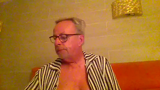 Snapshot of tuggy59 chatting on 9, 7, 2026 tuggy59 online show from 9, 7, 2026